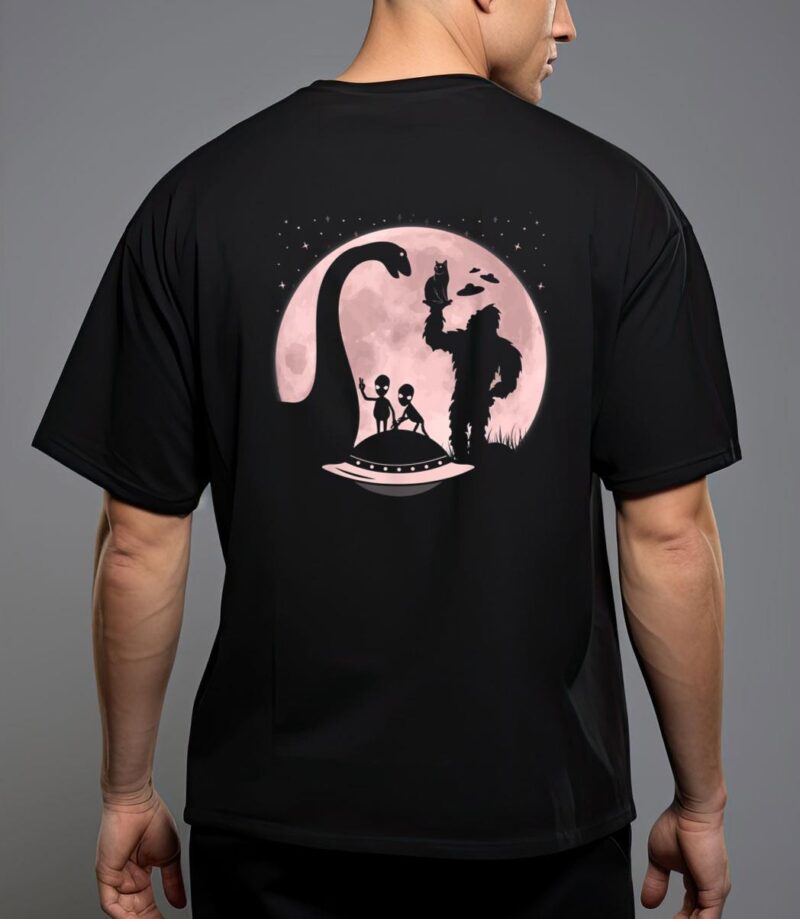 Bigfoot loch ness monster sasquatch cat ufo funny aliens T-Shirt