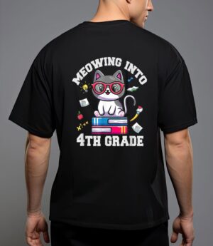 Meowing into 4h grade funny back o school cat lovers T-Shirt